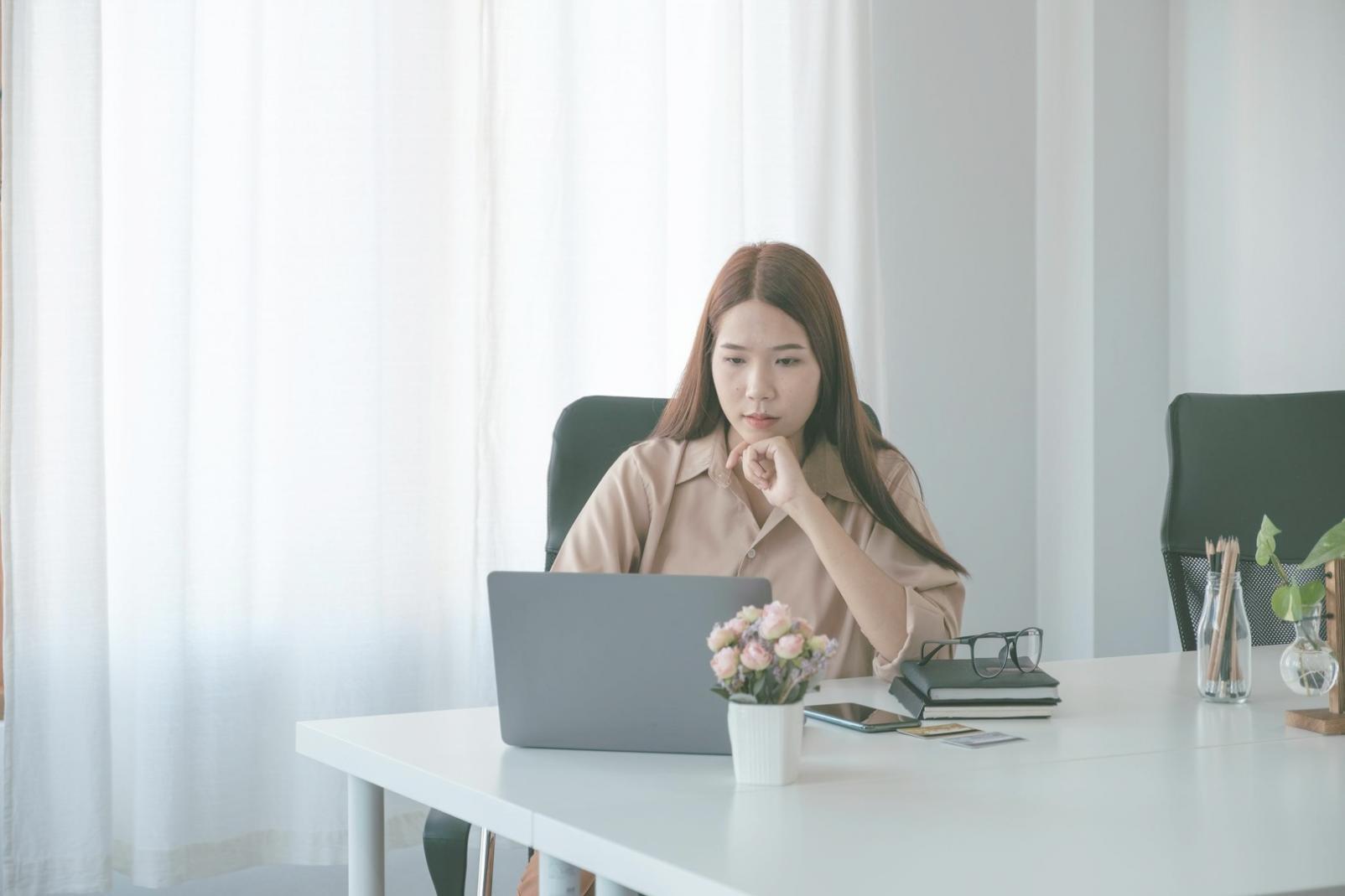 Financial recovery workshop session with participants